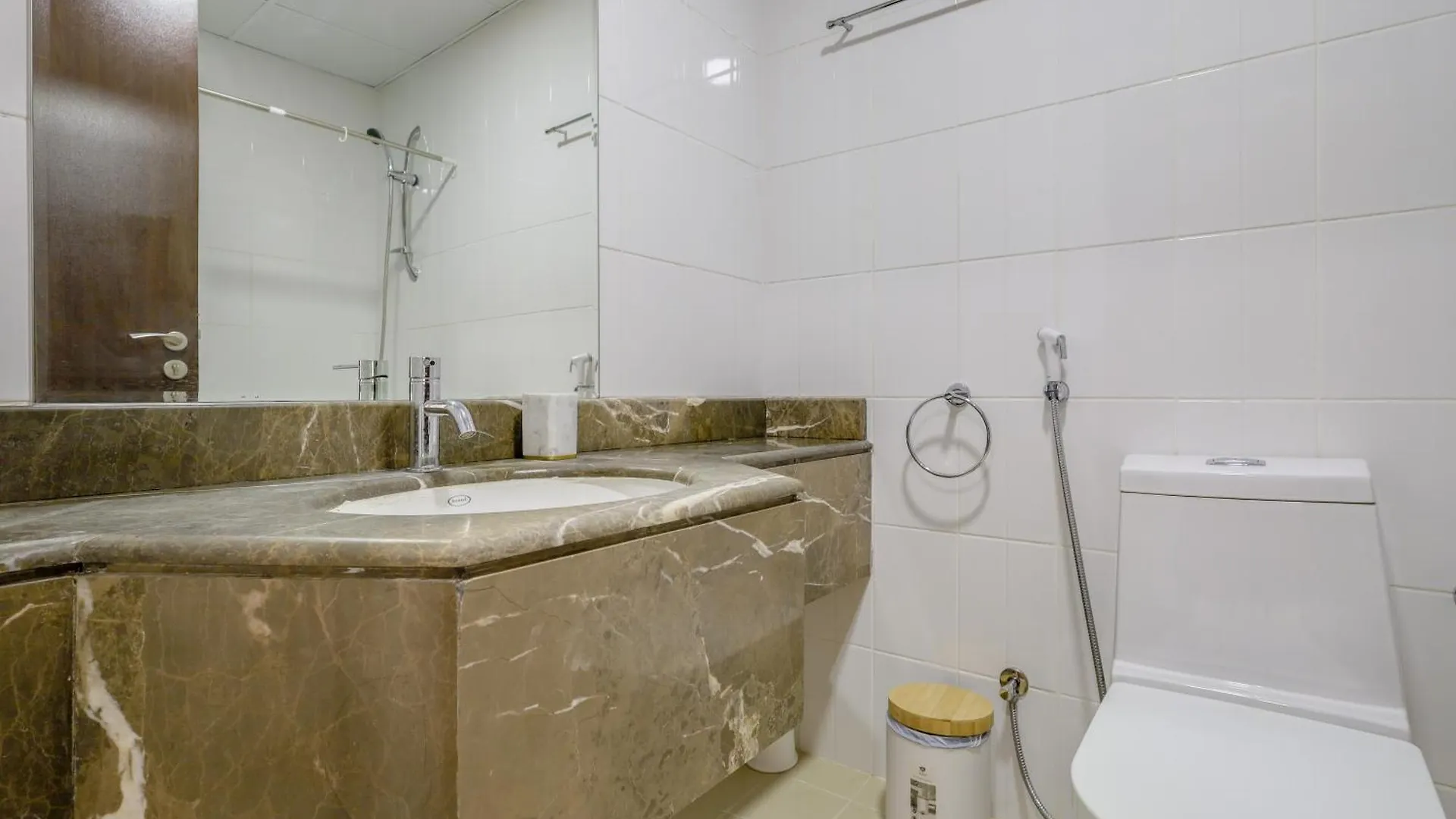 Apartment In Downtown 1B Of 4Beds Female1Of 8Beds Male1213 Dubai 0*,