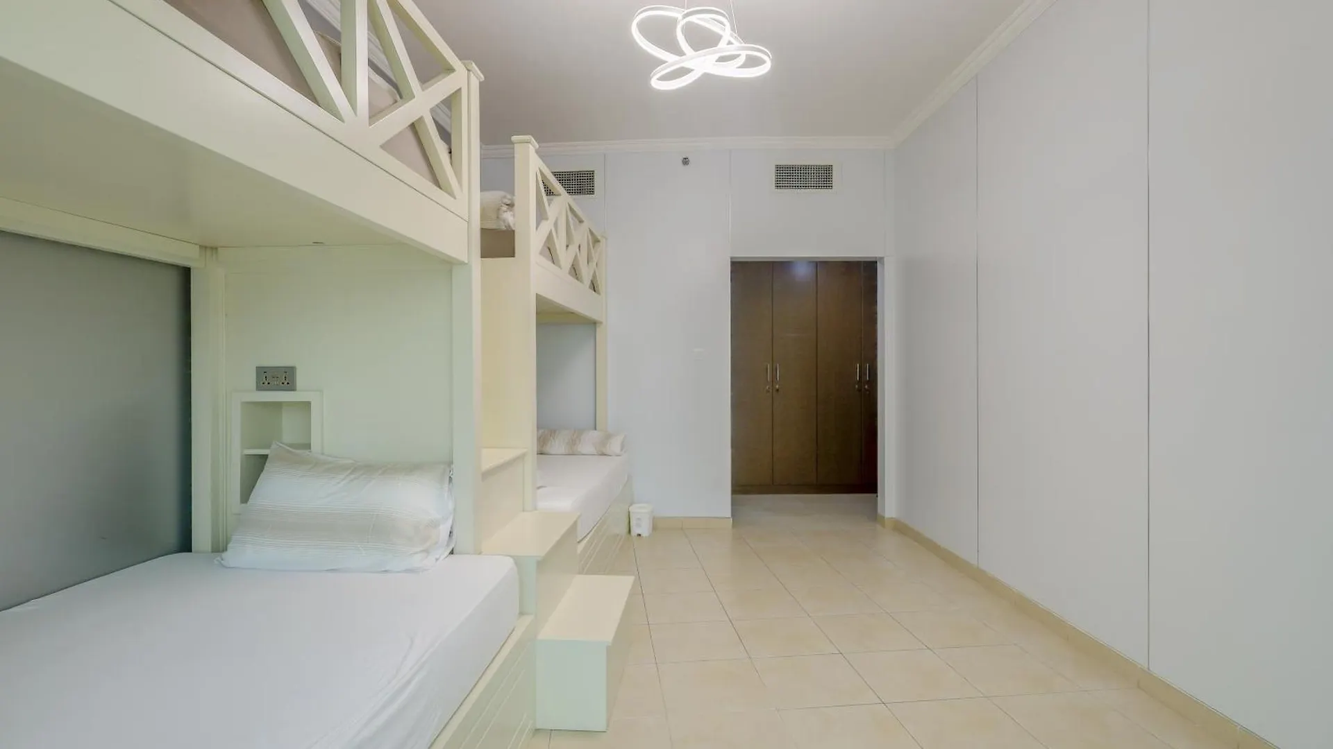 Apartment In Downtown 1B Of 4Beds Female1Of 8Beds Male1213 Dubai