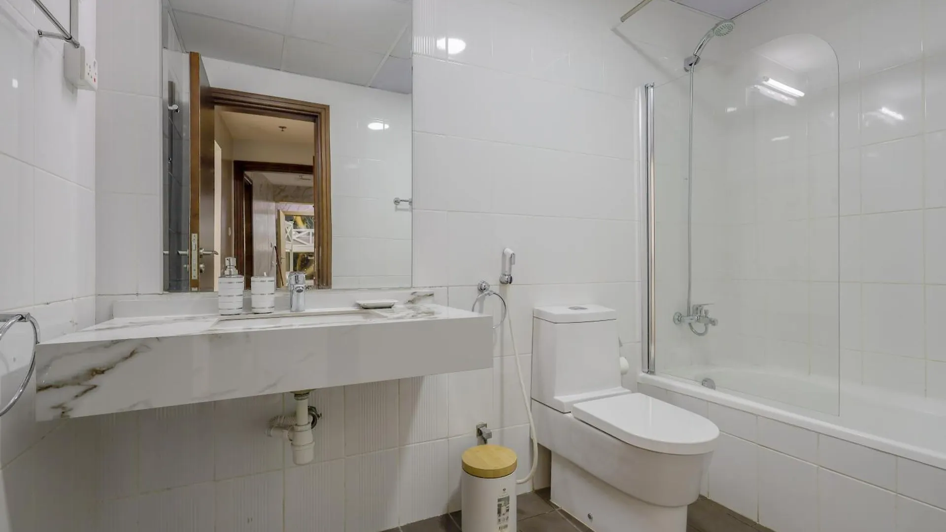 Apartment In Downtown 1B Of 4Beds Female1Of 8Beds Male1213 Дубай